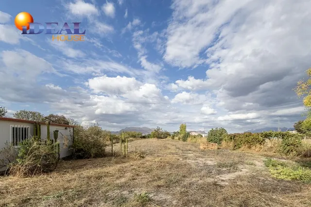 Cortijo con casa de 117 m2 y terreno de 2.312 m2 en Santa Fe — 24