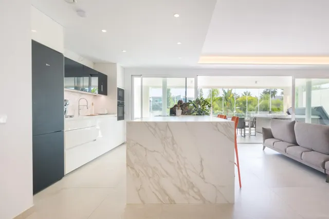 Impresionante vivienda de lujo en Benalmádena con vistas infinitas al Mediterráneo — 7