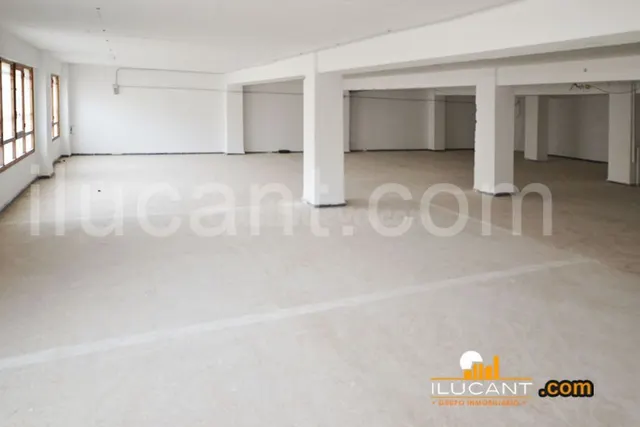 Local 700 m2 — 2
