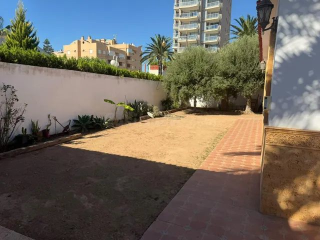 CHALET INDEPENDIENTE CON GRAN PARCELA, PISCINA PRIVADA Y VIV - foto 5