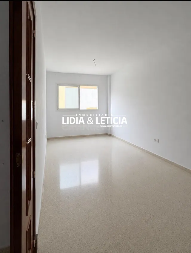 Piso VPO en Zona Pablo VI Montecarmelo Alcala de Guadaria - foto 2
