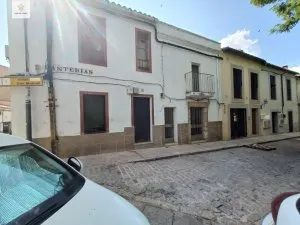 Se VENDE casa en zona SAN JUSTO/PLAZA DE LAS CANTERÍAS - foto 2