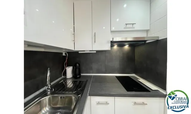 Apartamento de playa en la hermosa Costa Brava directamente en 1ª línea de mar en Empuriabrava — 8