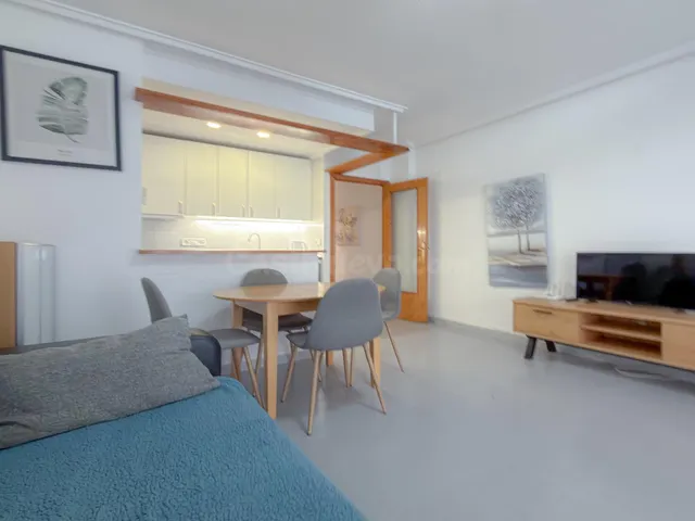 Playa de los Locos! Acogedor apartamento semireformado con ubicación privilegiada, a solo 170 mts del mar — 3