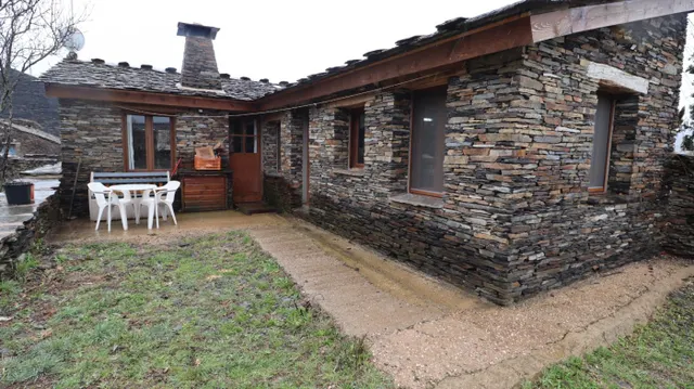 Hermosa vivienda en la Arquitectura negra — 3