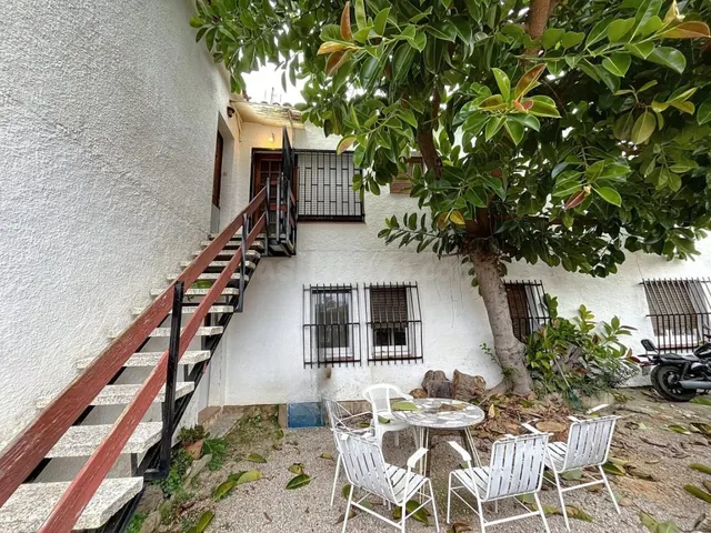 Oportunidad para Inversores! Casa de 2 Pisos Independientes  - foto 2