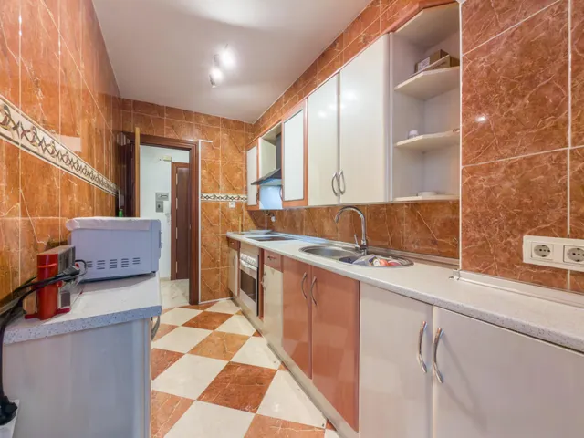 Piso de 3 Dorm. en Armilla (frente al AYUNTAMIENTO y Metro) — 9