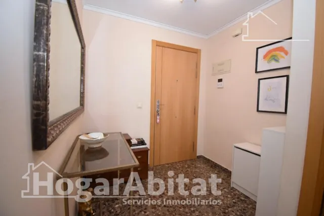 PRECIOSO ÁTIO CON TERRAZA Y TRES BALCONES — 43