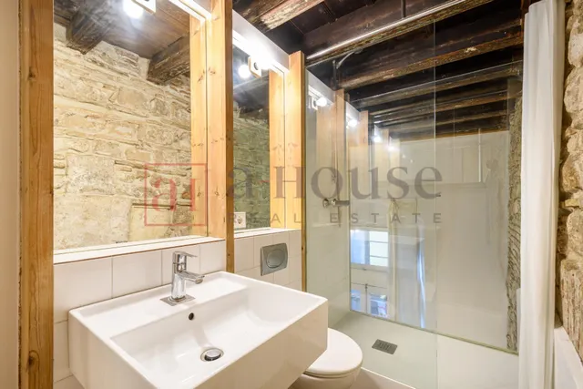 Piso con 2 lofts independientes con balcon baños cada uno y una excelente ubicación en el gótic — 34
