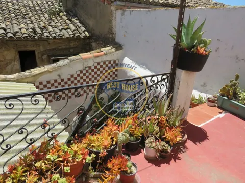 EXCLUSIVA CASA EN EL CASCO ANTIGUO DE MONTESA