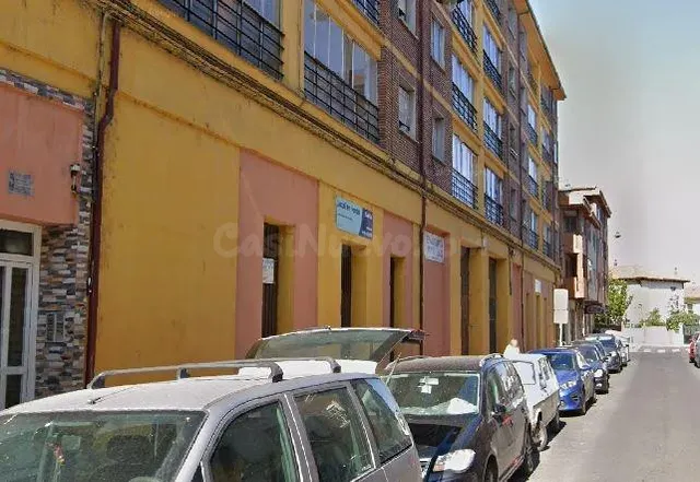 SE VENDE piso OKUPA en C CAÑADA PEREZ GALDOS 33 de León - foto 2