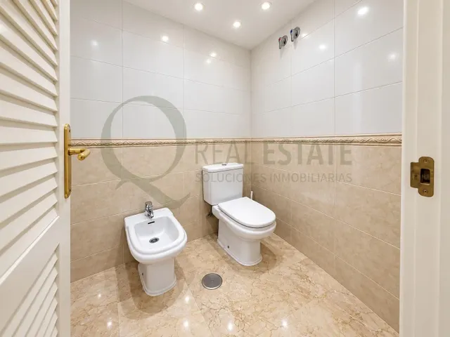 Exclusivo chalet adosado en Alicante golf, playa de san juan con piscina, terrazas y garaje — 28