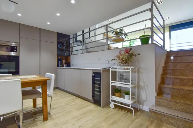 Moderna y seminueva casa en Paiporta en zona tranquila, sin finca delante — 13