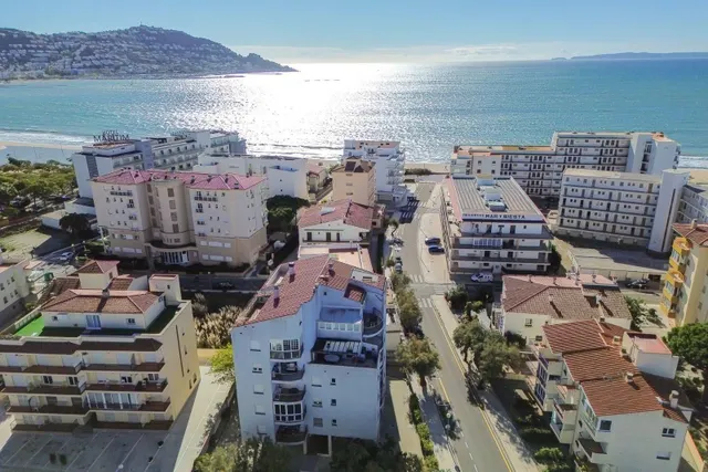 ATICO DUPLEX CON VISTAS A SOLO 150 M DE LA PLAYA — 40