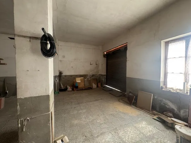 Edificio de dos apartamentos con terraza y garaje — 44