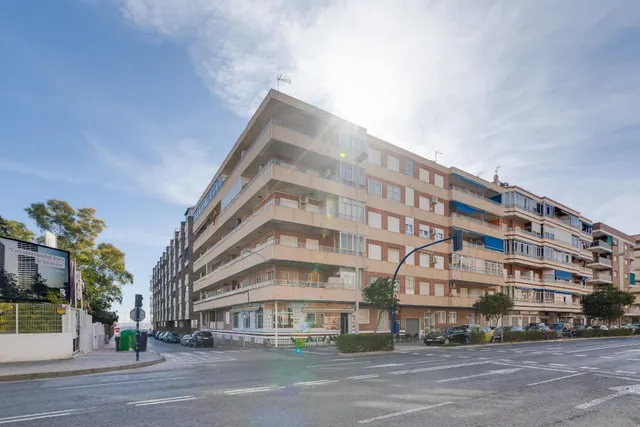 Apartamento reformado de 3 dormitorios y 2 baños a escasos 75 metros de la playa del acequión — 27