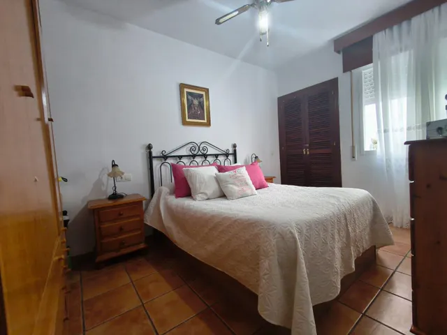 ¡BAJO EN VENTA EN LOS BARRIOS! — 7