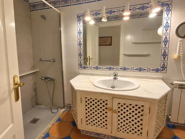 VENTA DE ESPECTACULAR ÁTICO EN PLENO CENTRO DE ESTEPONA — 6