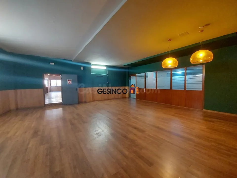 LOCAL COMERCIAL CON MUCHAS POSIBILIDADES