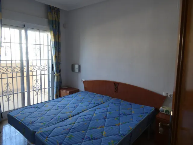 ADOSADO CON JARDÍN Y PISCINA — 10