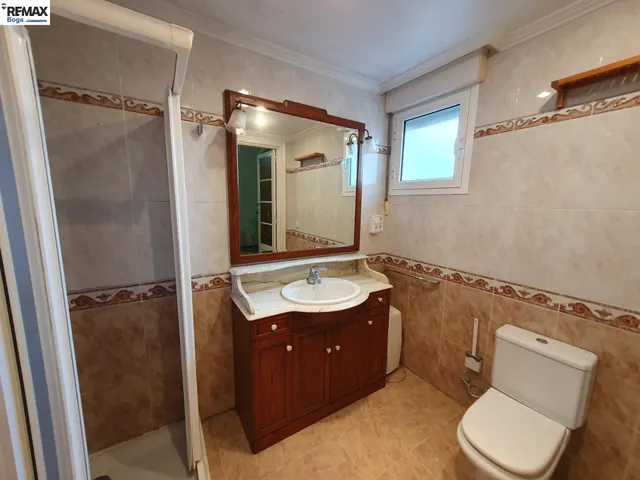 Amplia casa en sitio privilegiado. — 13