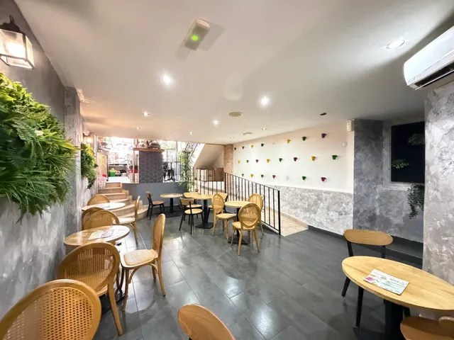 TRASPASO DE CAFETERÍA DE ÉXITO EN EL CENTRO DE TORREVIEJA — 13