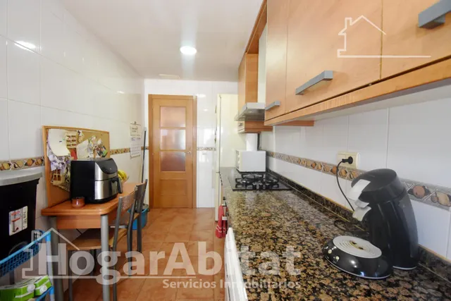 Gran amplitud, excelente luminosidad y precio atractivo en este piso con garaje — 23