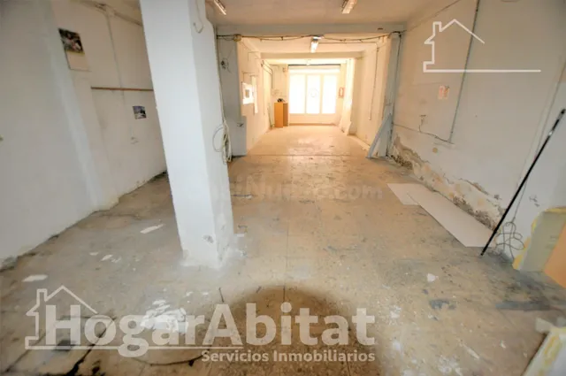¡OPORTUNIDAD! LOCAL COMERCIAL PARA REFORMAR EN NOU MOLES - foto 2