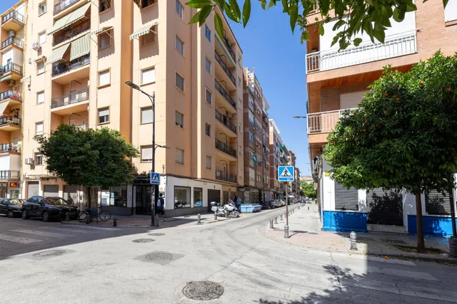 PISO EN ÚLTIMA PLANTA CON 3 DORMITORIOS, CALEFACCIÓN Y RECIÉN PINTADO EN MARQUÉS DE MONDÉJAR – JUNTO A ALHAMAR — 29