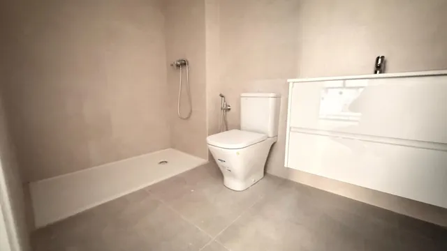 Amplio y moderno piso en venta en Carrús, Elche — 8