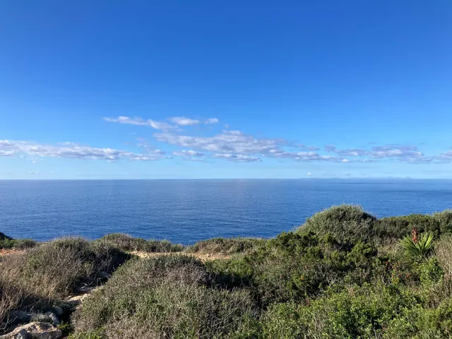 PARCELA EDIFICABLE EN PRIMERA LINEA DE CALA EN PORTER — 6