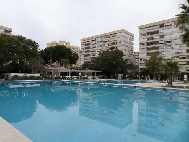 Vive la luz y el espacio en este amplio piso de Garden Playa! — 44