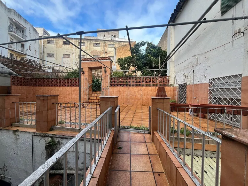 ¡Exclusivo piso en el corazón de Cáceres!