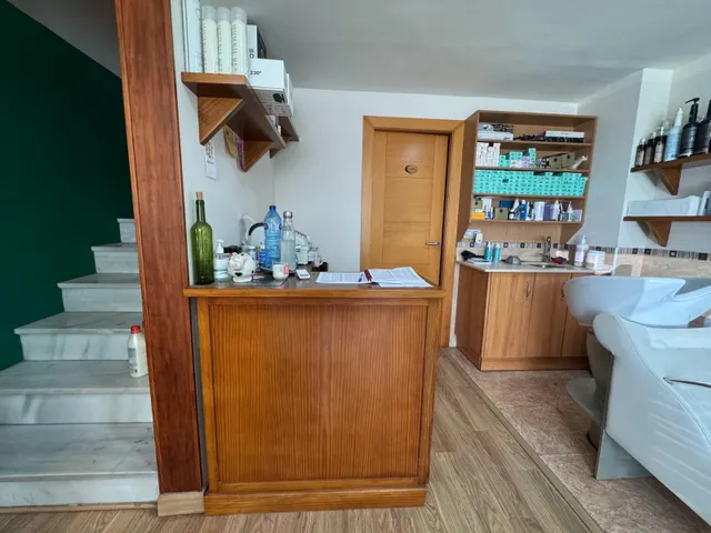 SE VENDE EXCELENTE LOCAL — 9