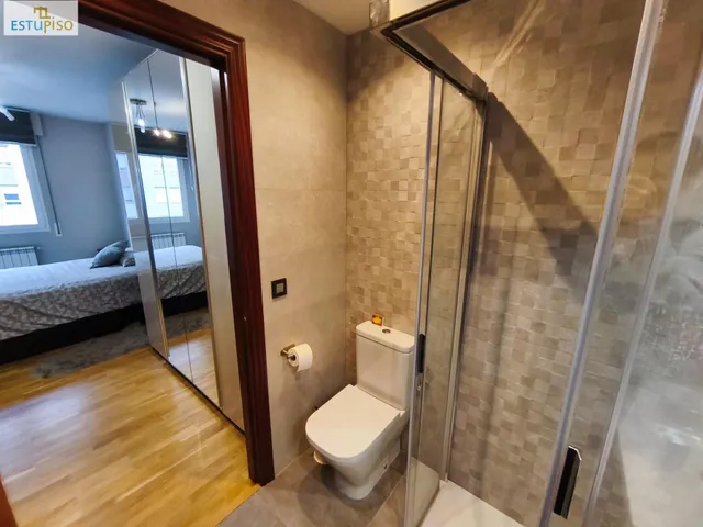 ¡TU OPORTUNIDAD EN SALBURUA! 85m2-3 habitaciones, SUR, garaje y trastero incl. - Urbanización zonas verdes  + Trastero 16m2 — 26