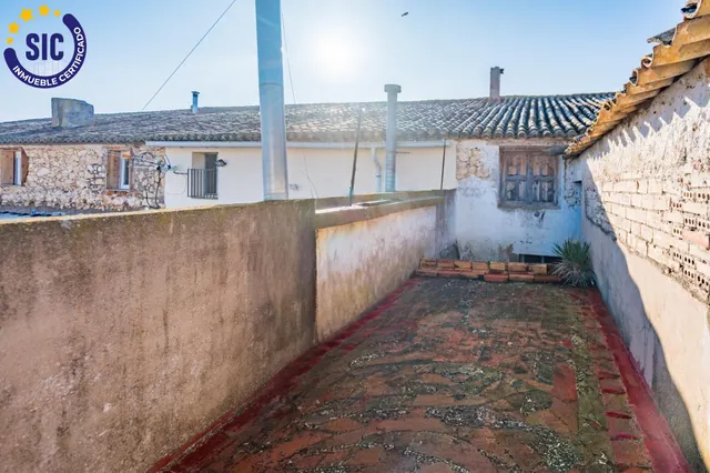 ¡oportunidad única en el pontón (Requena)! casa a dos calles con luz natural y múltiples posibilidades: — 42