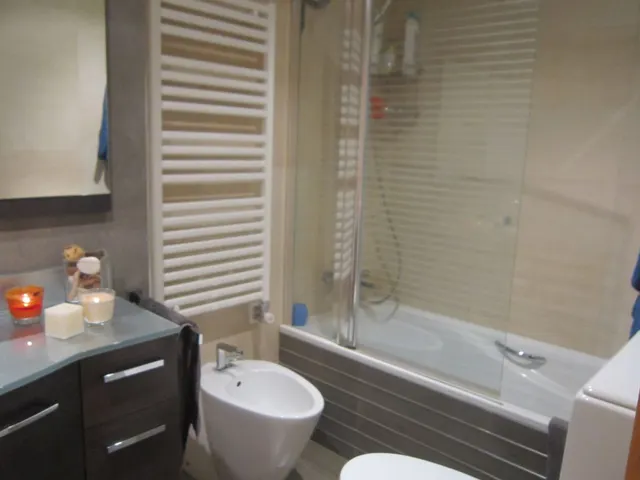 APARTAMENTO, 80 M2, SALÓN, COCINA, 2 HAB., 2 BAÑOS, TRASTERO, 2 P.GARAJE. MUCHAS MEJORAS. EXTERIOR. — 6