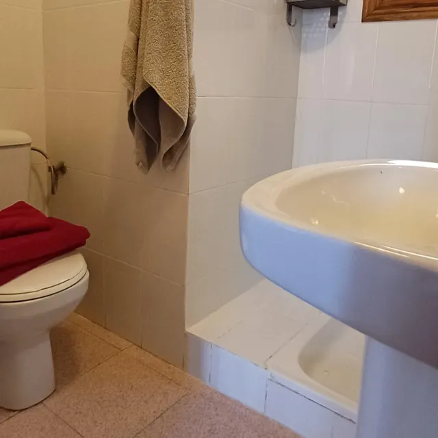 Amplia vivienda en urbanización con aparcamiento y piscina — 17