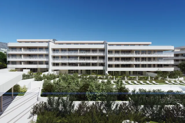 Ático de lujo de 4 dormitorios y 3 baños en Estepona Pueblo