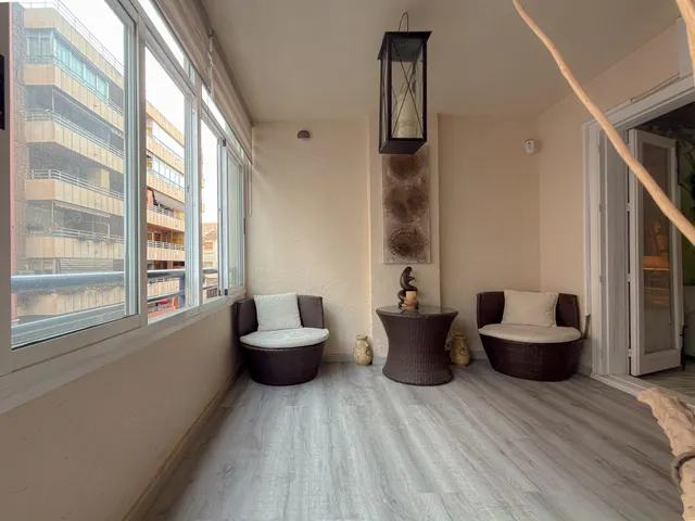 Acequion! Impresionante apartamento reformado con diseño vanguardista y toques rústicos + Enorme terraza con vistas laterales al mar y piscina comunitaria (150 mts playa) — 13