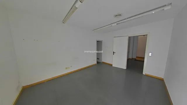 2 LOCALES DE 821 M2. EN TOTAL, FIGUERES — 12