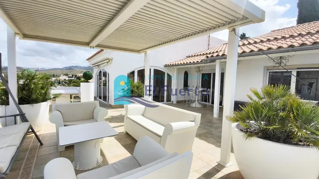 ESPECTACULAR CHALET CON VISTAS AL MAR EN ISLA PLANA – REF 17 - foto 5