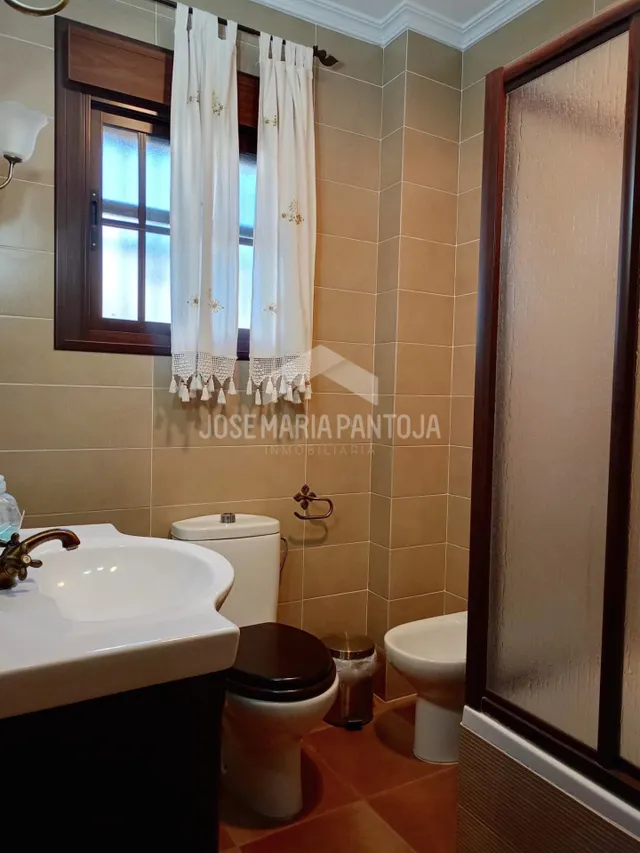 CHALET CON PISCINA EN JUNTA DE LOS RIOS — 31