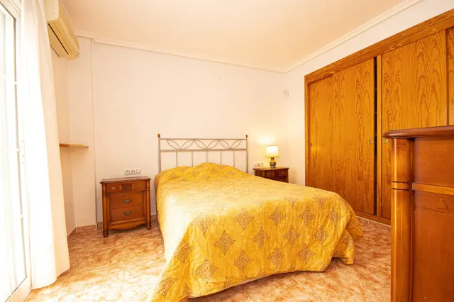 SE ALQUILA CHALET POR LARGO TIEMPO DE 3 DORMITORIOS Y 2 BAÑOS EN VILLA MARTIN (ORIHUELA COSTA) — 16