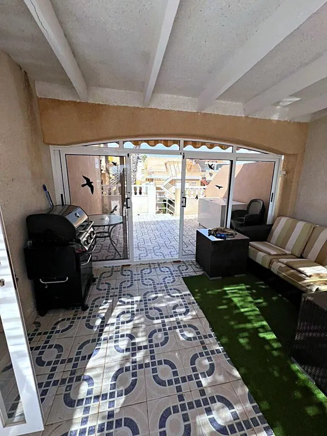 Bungalow con piscina comunitaria, Alicante, Orihuela Costa. 3 habitaciones, 105 m2, 3 kilómetros del mar — 11