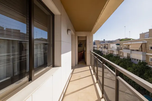 Piso en Avda. San Francisco Javier — 18