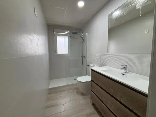 Chalet independiente a estrenar con piscina privada y jardín en Calabardina — 6