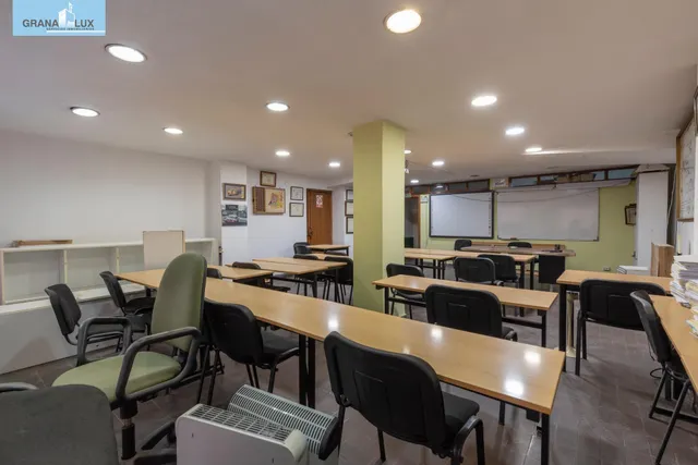 LOCAL COMERCIAL JUNTO A ÁNGEL GANIVET | ESPACIO Y UBICACIÓN. — 6