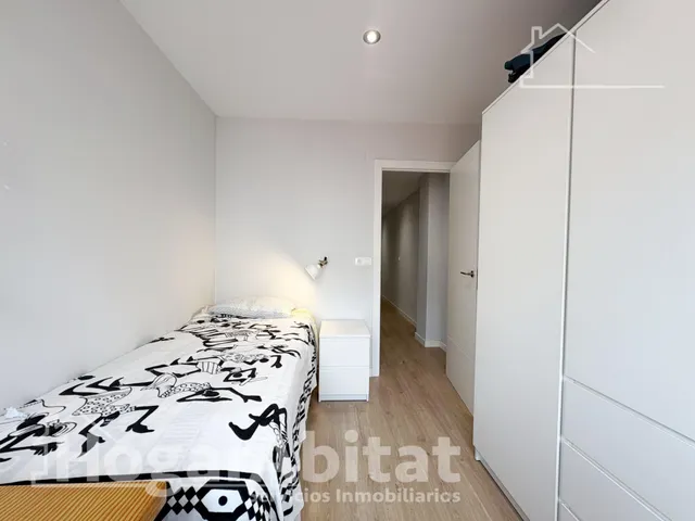 PRECIOSO REFORMADO CON BALCÓN Y ASCENSOR — 32