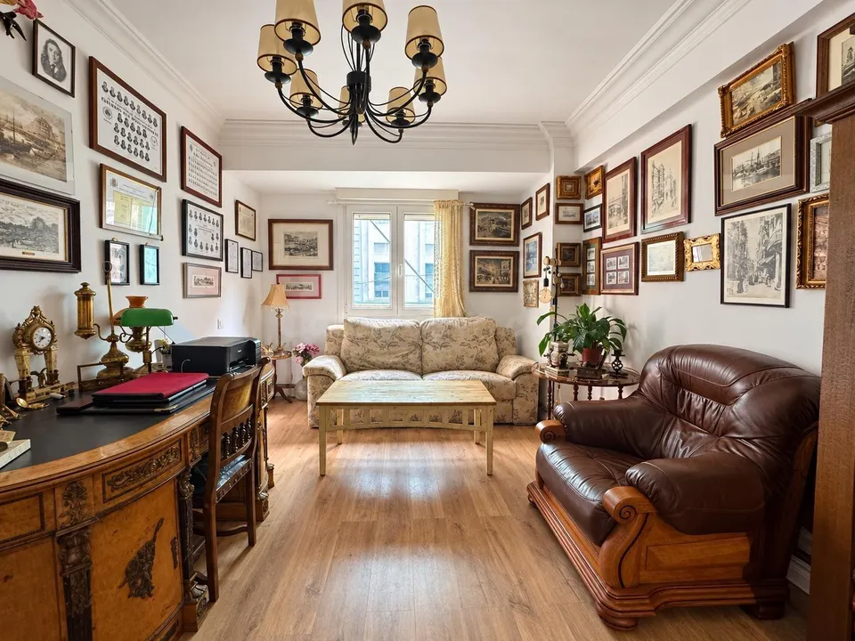 ESPECTACULAR VIVIENDA DE 4 DORMITORIOS , JUNTO A LA PLAZA PORTICADA
